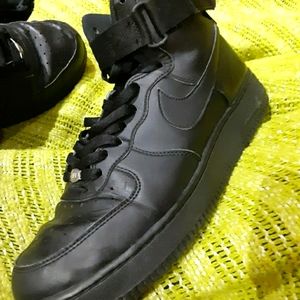 NIKE AIRFORCE1 Black hightop sneakers